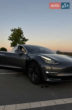 Седан Tesla Model 3 2020 в 
