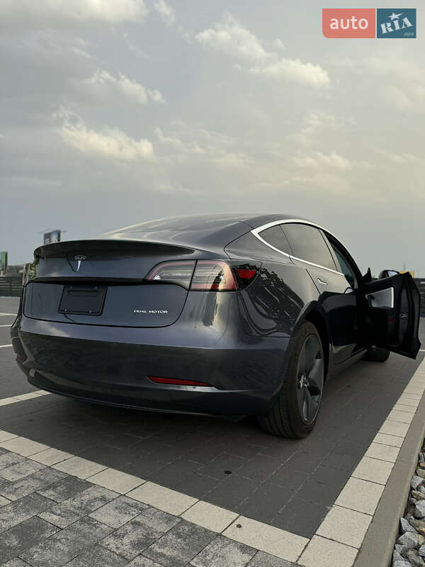 Седан Tesla Model 3 2020 в Мукачевому