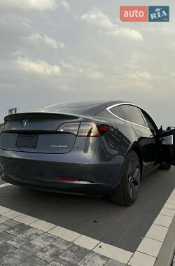 Седан Tesla Model 3 2020 в 