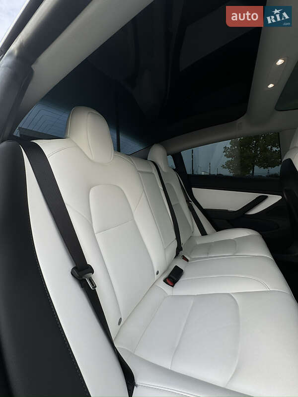 Седан Tesla Model 3 2020 в Мукачевому