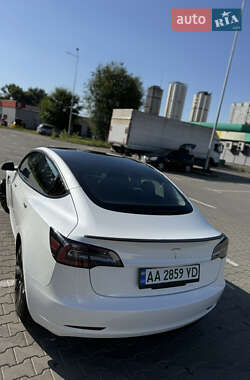 Седан Tesla Model 3 2023 в 