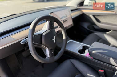 Седан Tesla Model 3 2023 в 