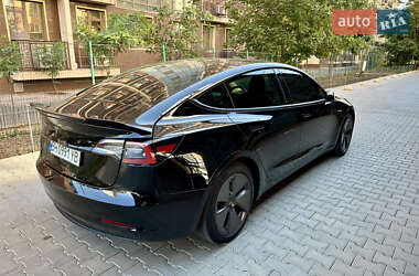 Седан Tesla Model 3 2021 в 
