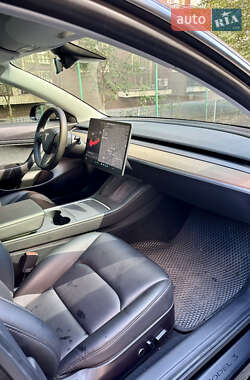 Седан Tesla Model 3 2021 в 