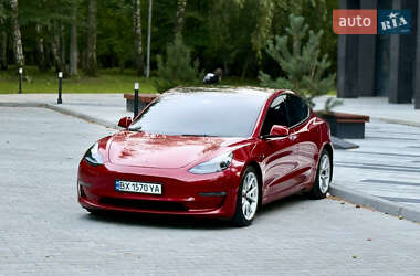 Седан Tesla Model 3 2021 в 
