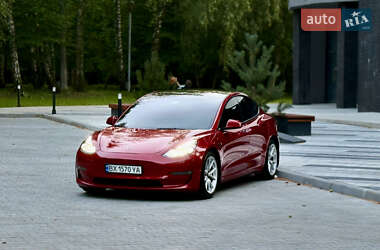 Седан Tesla Model 3 2021 в 