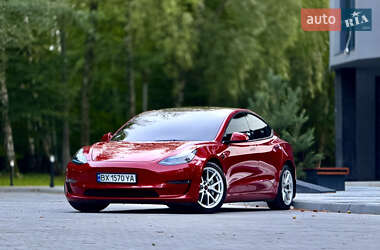 Седан Tesla Model 3 2021 в 