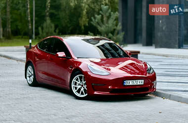 Седан Tesla Model 3 2021 в 