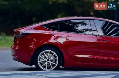 Седан Tesla Model 3 2021 в 