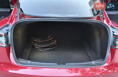 Седан Tesla Model 3 2021 в 