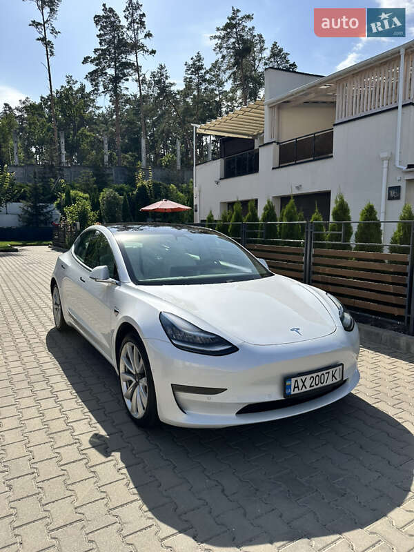 Седан Tesla Model 3 2019 в 