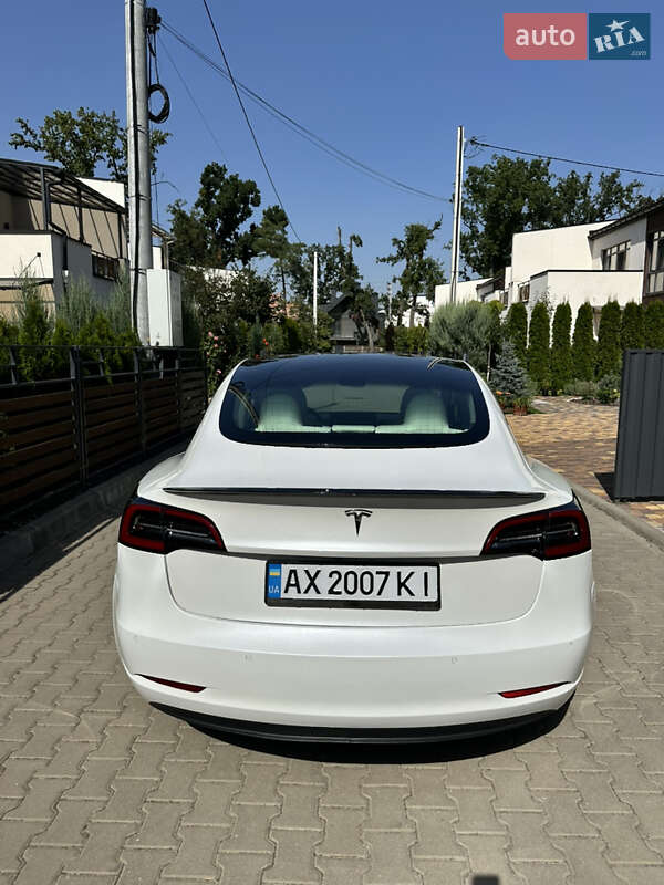 Седан Tesla Model 3 2019 в Киеве