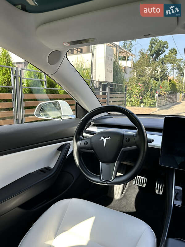 Седан Tesla Model 3 2019 в Киеве