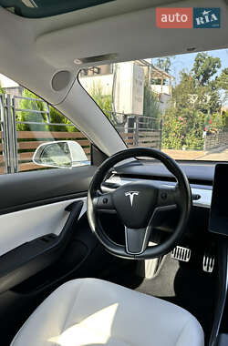 Седан Tesla Model 3 2019 в 