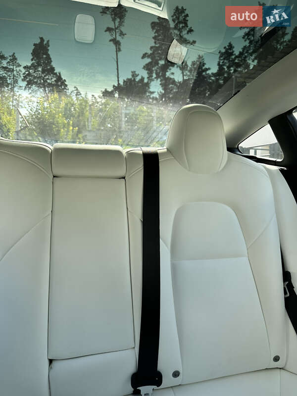 Седан Tesla Model 3 2019 в Киеве