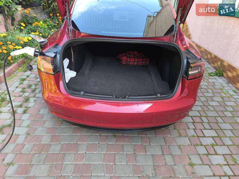 Седан Tesla Model 3 2019 в Вінниці