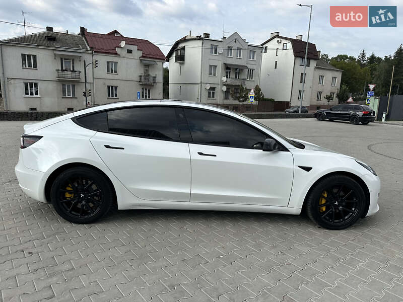 Седан Tesla Model 3 2020 в Львові