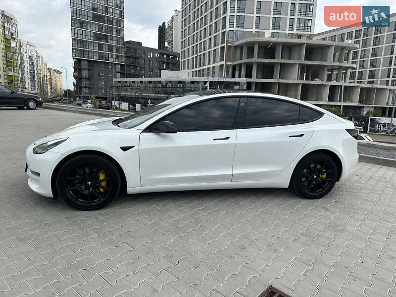 Седан Tesla Model 3 2020 в Львові