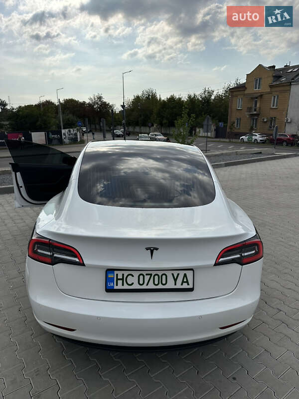 Седан Tesla Model 3 2020 в Львові
