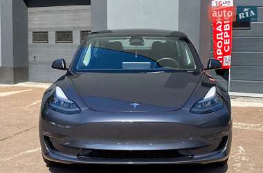 Седан Tesla Model 3 2023 в 