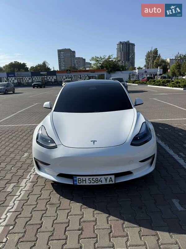 Седан Tesla Model 3 2021 в 