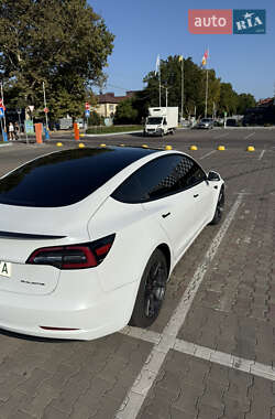 Седан Tesla Model 3 2021 в 