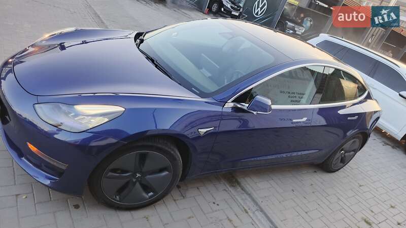 Седан Tesla Model 3 2020 в Шепетовке