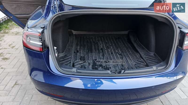 Седан Tesla Model 3 2020 в Шепетівці