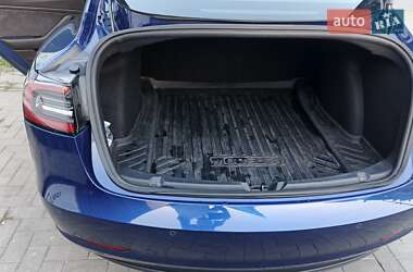 Седан Tesla Model 3 2020 в 