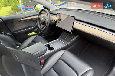 Седан Tesla Model 3 2021 в 