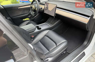 Седан Tesla Model 3 2021 в 