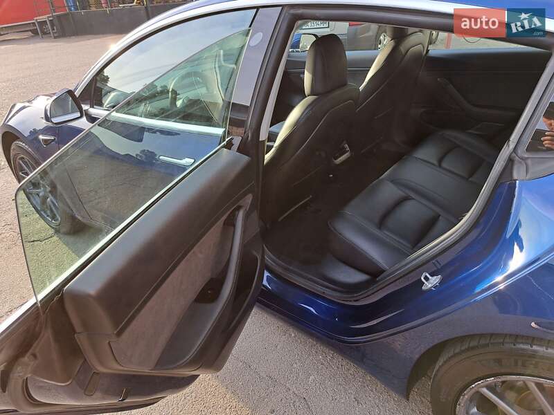 Седан Tesla Model 3 2020 в Києві