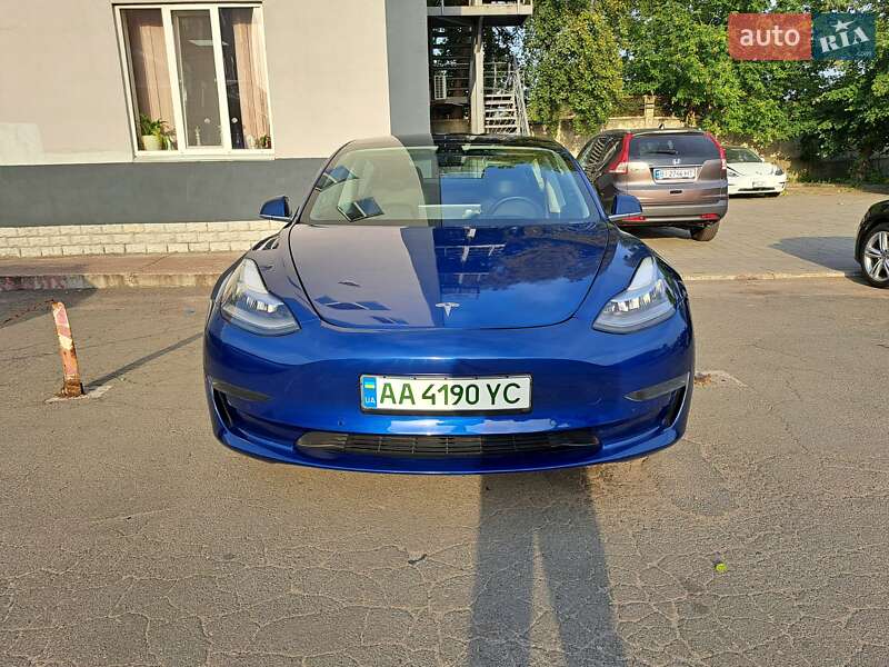 Седан Tesla Model 3 2020 в Києві