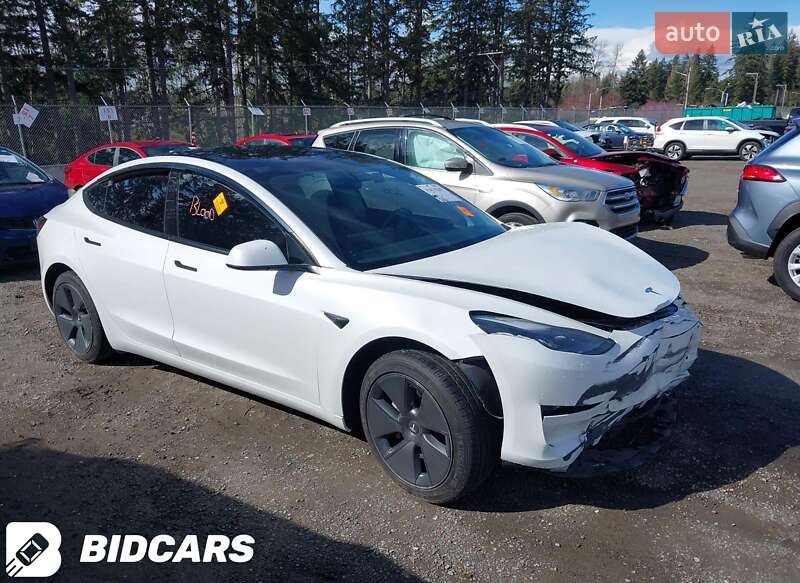Седан Tesla Model 3 2021 в 