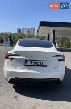 Седан Tesla Model 3 2024 в 