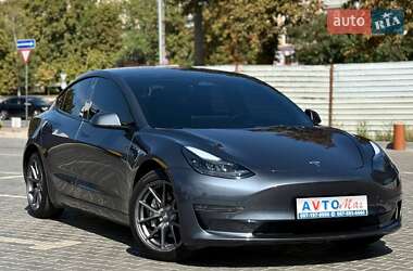 Седан Tesla Model 3 2022 в 