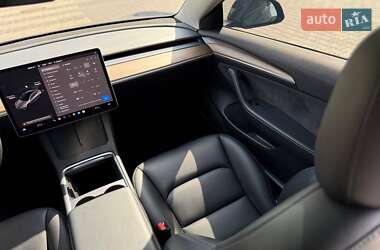 Седан Tesla Model 3 2022 в 