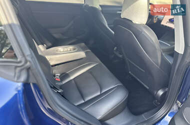 Седан Tesla Model 3 2022 в 