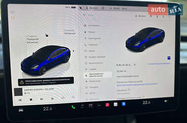 Седан Tesla Model 3 2022 в 