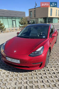 Седан Tesla Model 3 2022 в 