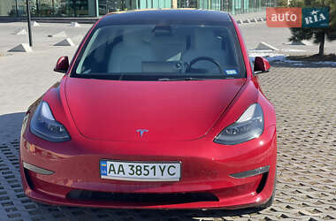 Седан Tesla Model 3 2022 в 
