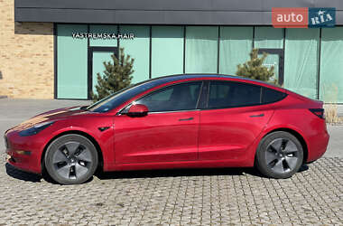 Седан Tesla Model 3 2022 в 