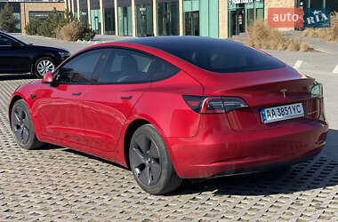 Седан Tesla Model 3 2022 в 