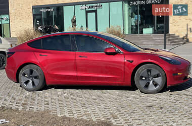 Седан Tesla Model 3 2022 в 