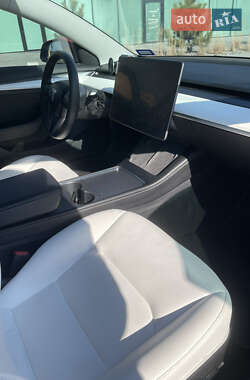 Седан Tesla Model 3 2022 в 