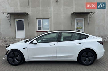 Седан Tesla Model 3 2022 в 