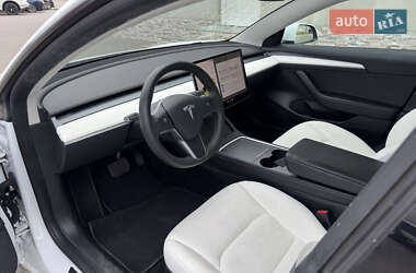 Седан Tesla Model 3 2022 в 