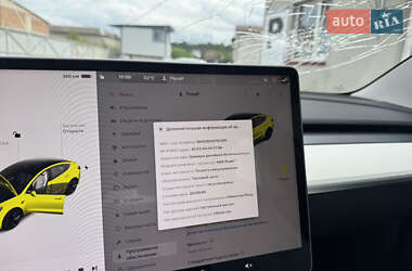 Седан Tesla Model 3 2022 в 