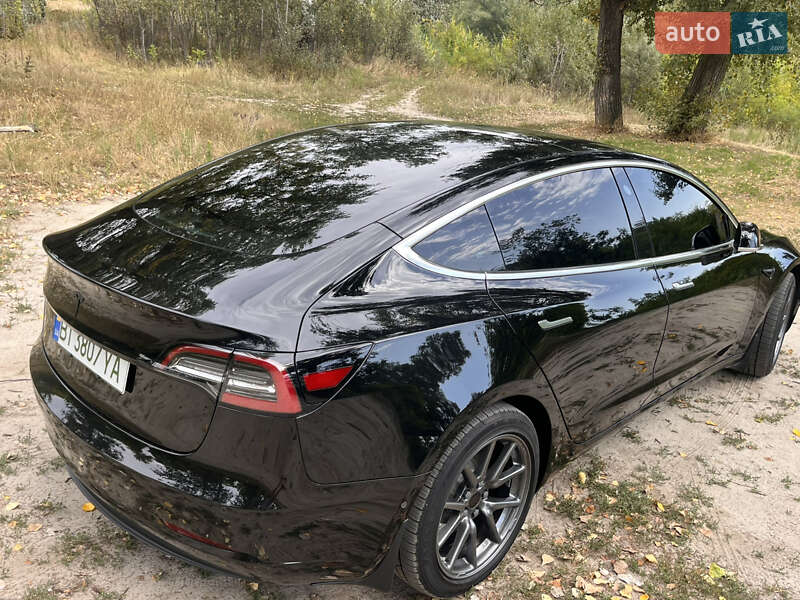 Седан Tesla Model 3 2019 в Кобеляках