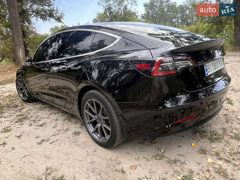 Седан Tesla Model 3 2019 в Кобеляках
